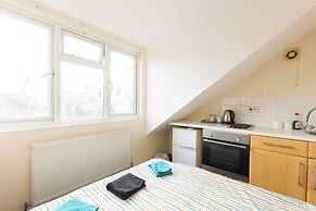 Pebbles Guest House - Flat 7