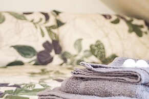 Pebbles Guest House - Flat 7