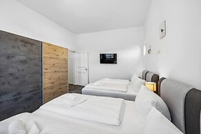 Infinity Stay Kaiser Wilhelm Bruecke
