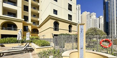 LUX Contemporary Marina View Suite 7