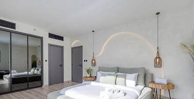 LUX Contemporary Marina View Suite 7