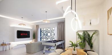 LUX Contemporary Marina View Suite 7