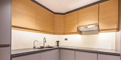LUX Contemporary Marina View Suite 7