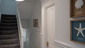 Ivydene - 3 Bedroom House -tenby