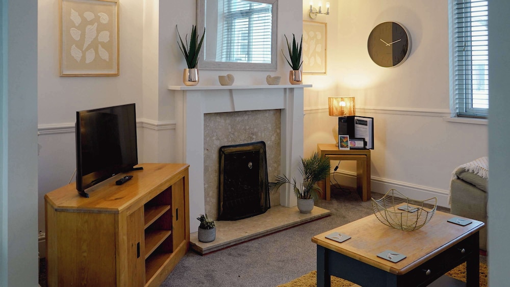 Ivydene - 3 Bedroom House -tenby