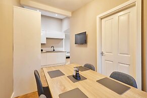 Host Stay Parkside Apartment