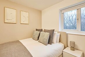 Host Stay Parkside Apartment
