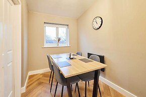 Host Stay Parkside Apartment
