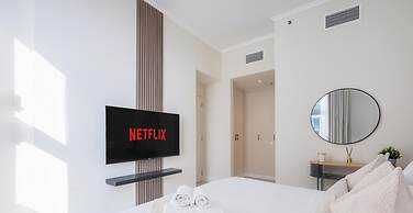 LUX The Modern Marina Suite