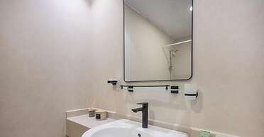 LUX The Modern Marina Suite