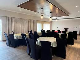 Narwar Lakefront Resort