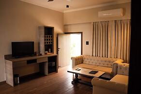 Narwar Lakefront Resort