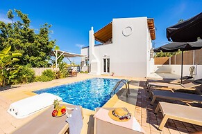 Villa Rea in Adelianos Kampos