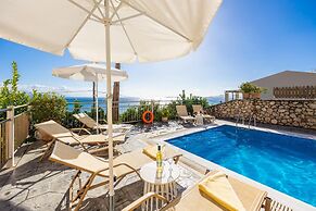 Villa Cleo Beach in Mparmpati
