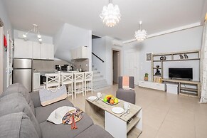 Villa Cleo Beach in Mparmpati