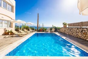 Villa Cleo Beach in Mparmpati