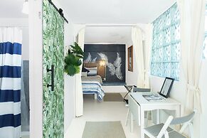 Trade Winds Restaurant & Guesthouse
