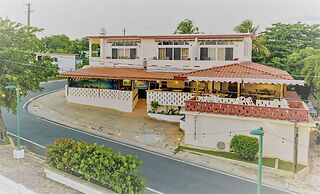Trade Winds Restaurant & Guesthouse