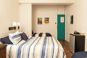 Trade Winds Restaurant & Guesthouse