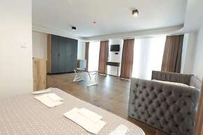 Hotel ema