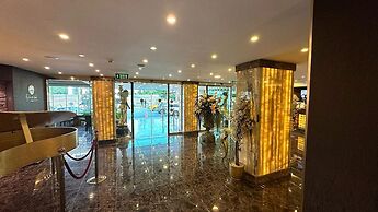 S White Hotel