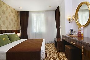 S White Hotel