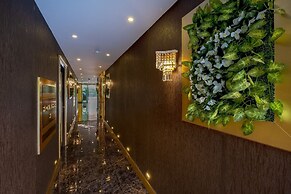 S White Hotel