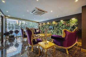 S White Hotel