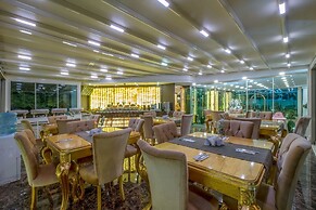 S White Hotel