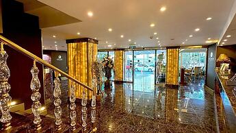 S White Hotel