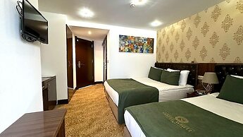 S White Hotel