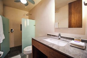 Sabor a Miel: Steps from the Beach & 5th Avenue