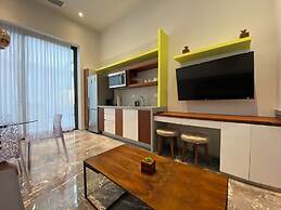 Joy Apt with rooftop and panoramic views