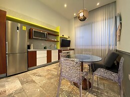Joy Apt with rooftop and panoramic views