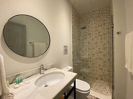 Joy Apt with rooftop and panoramic views