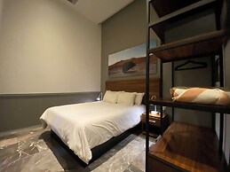 Joy Apt with rooftop and panoramic views