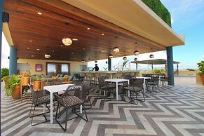 Joy Apt with rooftop and panoramic views