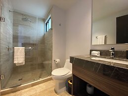 Private Terrace & Jacuzzi in Aldea Zama