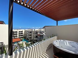 Private Terrace & Jacuzzi in Aldea Zama