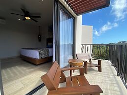 Private Terrace & Jacuzzi in Aldea Zama