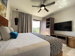 Private Terrace & Jacuzzi in Aldea Zama