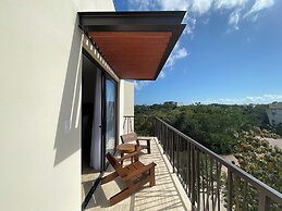 Private Terrace & Jacuzzi in Aldea Zama