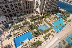 Luxury Leisure Massive Pool Oasis
