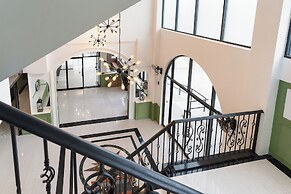 Finn Hotel
