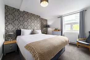 Harbour Hub Hotel