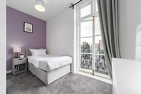 Harbour Hub Hotel