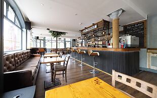 Harbour Hub Hotel