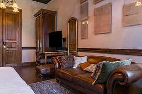 The Yard Hotel