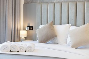 Sobha Suites by Hostiva - Burj View