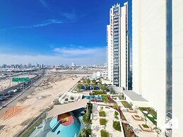 Modern 2BR Haven in Golf Gate Pool & Gym Access